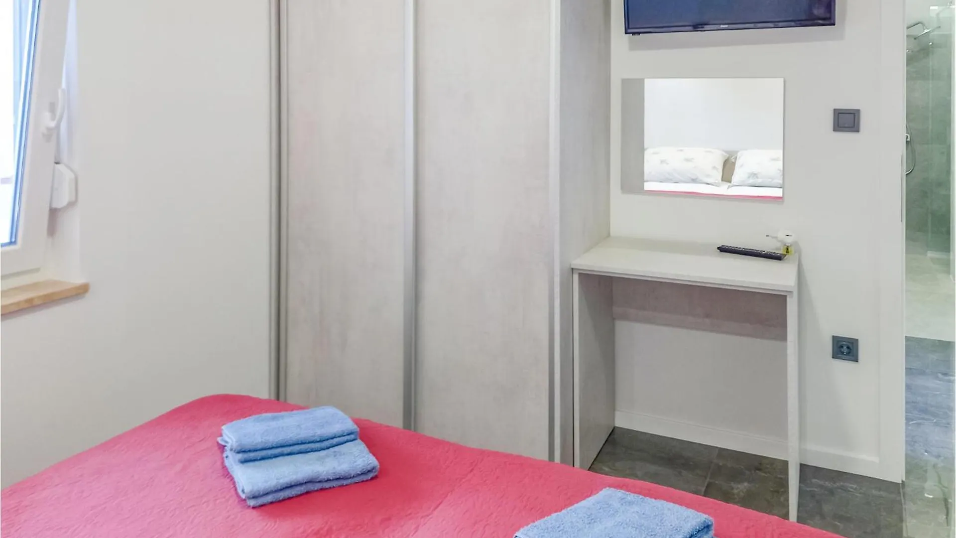 Cozy Apartment In Vir With Wifi